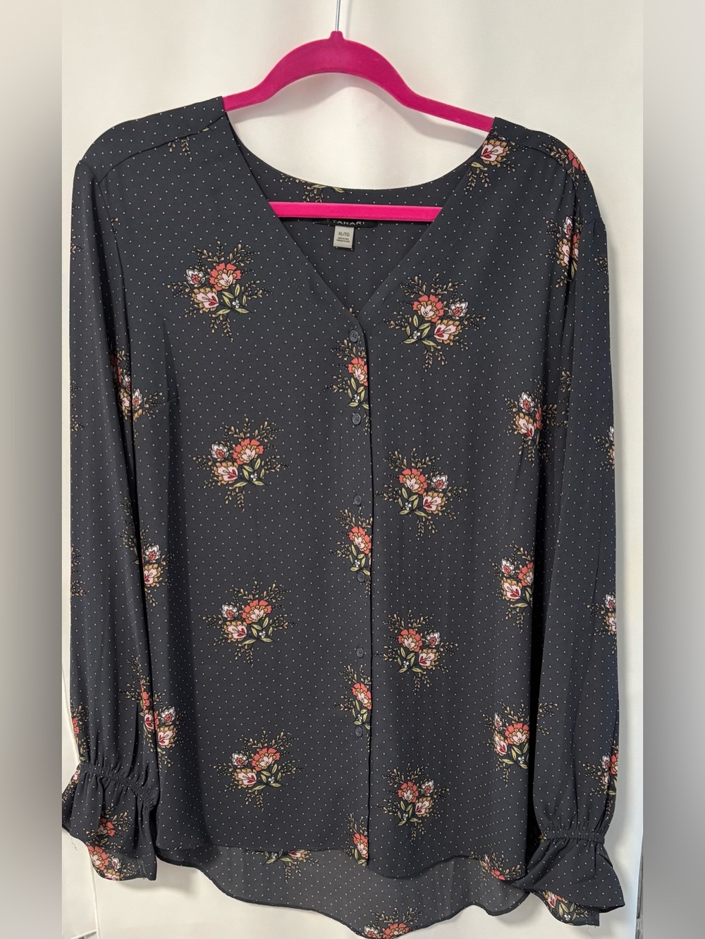 Tahari Long Sleeve Blouse with Ruffle
Detail on sleeve cuffs. Size XL